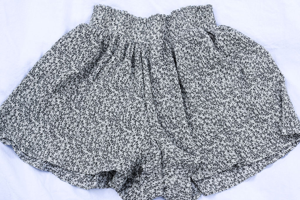 Sky Shorts - Ivory Print